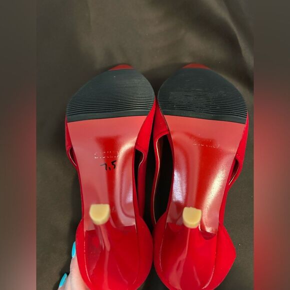 Women’s red velvet cut out heels size 7.5 - Picture 7 of 10
